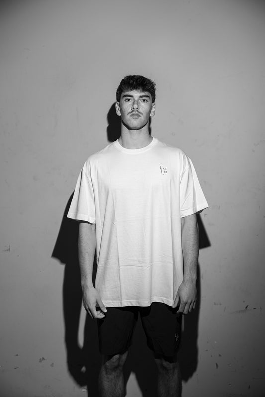 Model wearing oversized white T-shirt — front view, relaxed fit